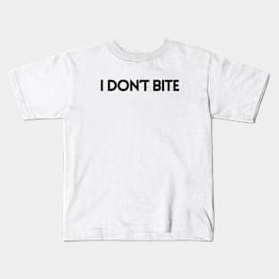 I DON'T BITE Kids T-Shirt